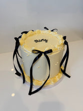 Load image into Gallery viewer, Vintage Buttercream Cake - ANY COLOUR!