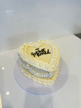 Load image into Gallery viewer, Vintage Heart Cake (any colour theme!)