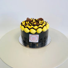 Load image into Gallery viewer, Party on the top Cake - Pineapple Lump