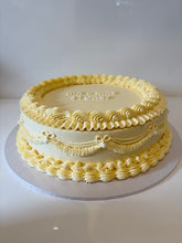 Load image into Gallery viewer, Vintage Buttercream Cake - ANY COLOUR!

