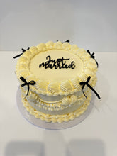Load image into Gallery viewer, Vintage Buttercream Cake - ANY COLOUR!

